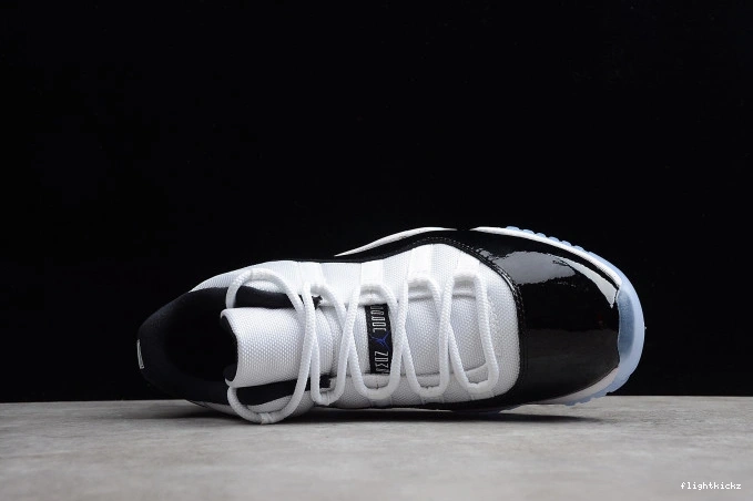 Air mens 11 Low Retro Black 